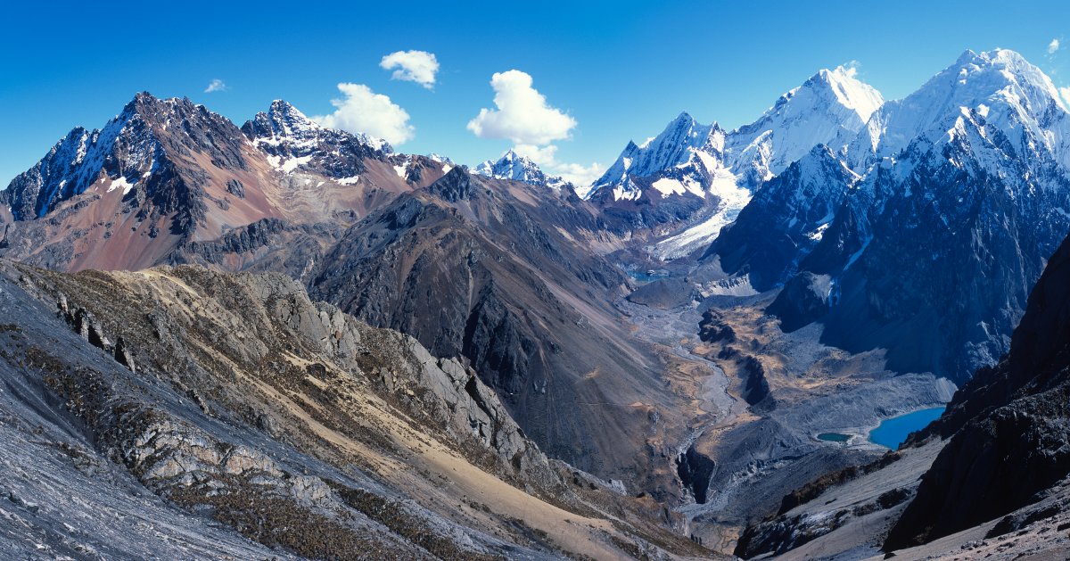 Notre deuxième 5000, en fait 5050 mètres au niveau du Paso San Antonio d'où l'on devine la Laguna Jurau (4343 m) avec son bleu magnifique.<br />Prise de vue : 21/07/08, 10h20