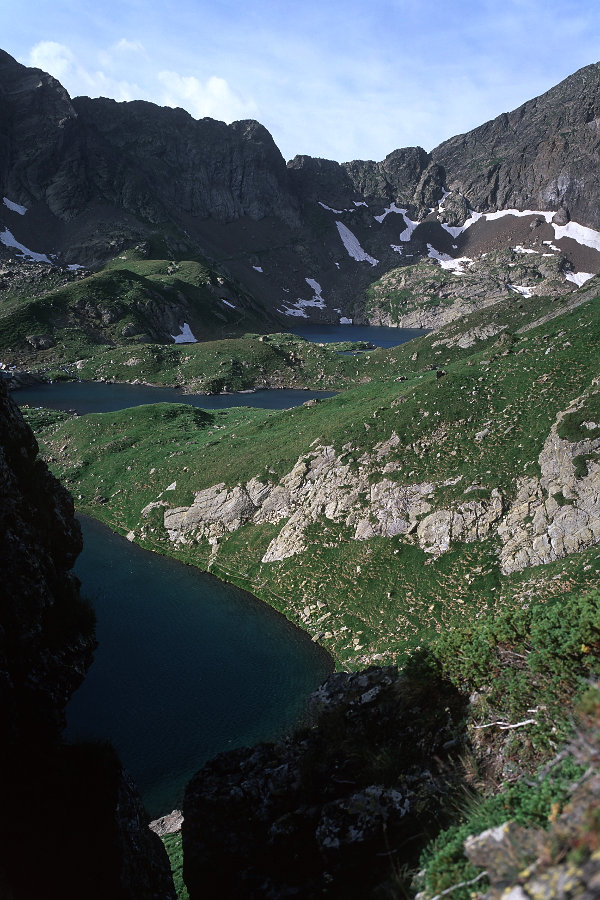 Au petit matin, une enfilade des trois boums avec le port de Vénasque en point de mire.<br />Prise de vue : 22/07/09, 09h00
