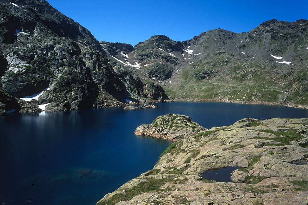 L'étang du Fourcat après un passage très minéral en provenance de l'étang de la Goueille.<br />Prise de vue : 26/07/09, 11h52