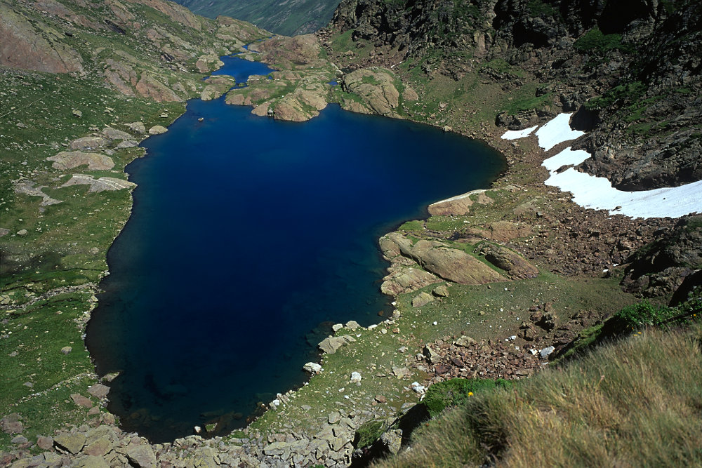 Un dernier plongeon dans le petit étang du Fourcat, presque 100 mètres plus bas.<br />Prise de vue : 26/07/09, 13h19